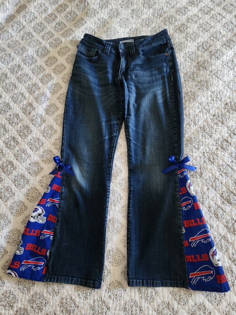 Buffalo Bills Bell Bottom Jeans Denim Women's sz 6 Upcycled Cropped Ankle Petite